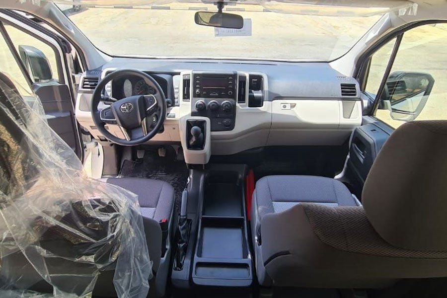 toyota hiace 12 seater van in white color