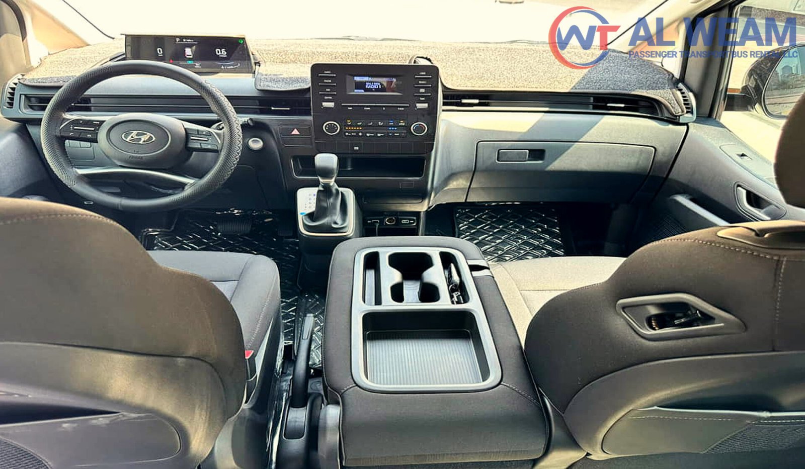 8 seater car luxury dashboard
