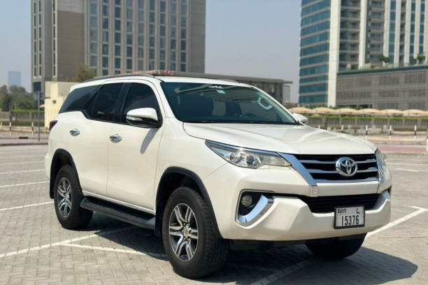 Toyota-Fortuner-rental-front-right-side